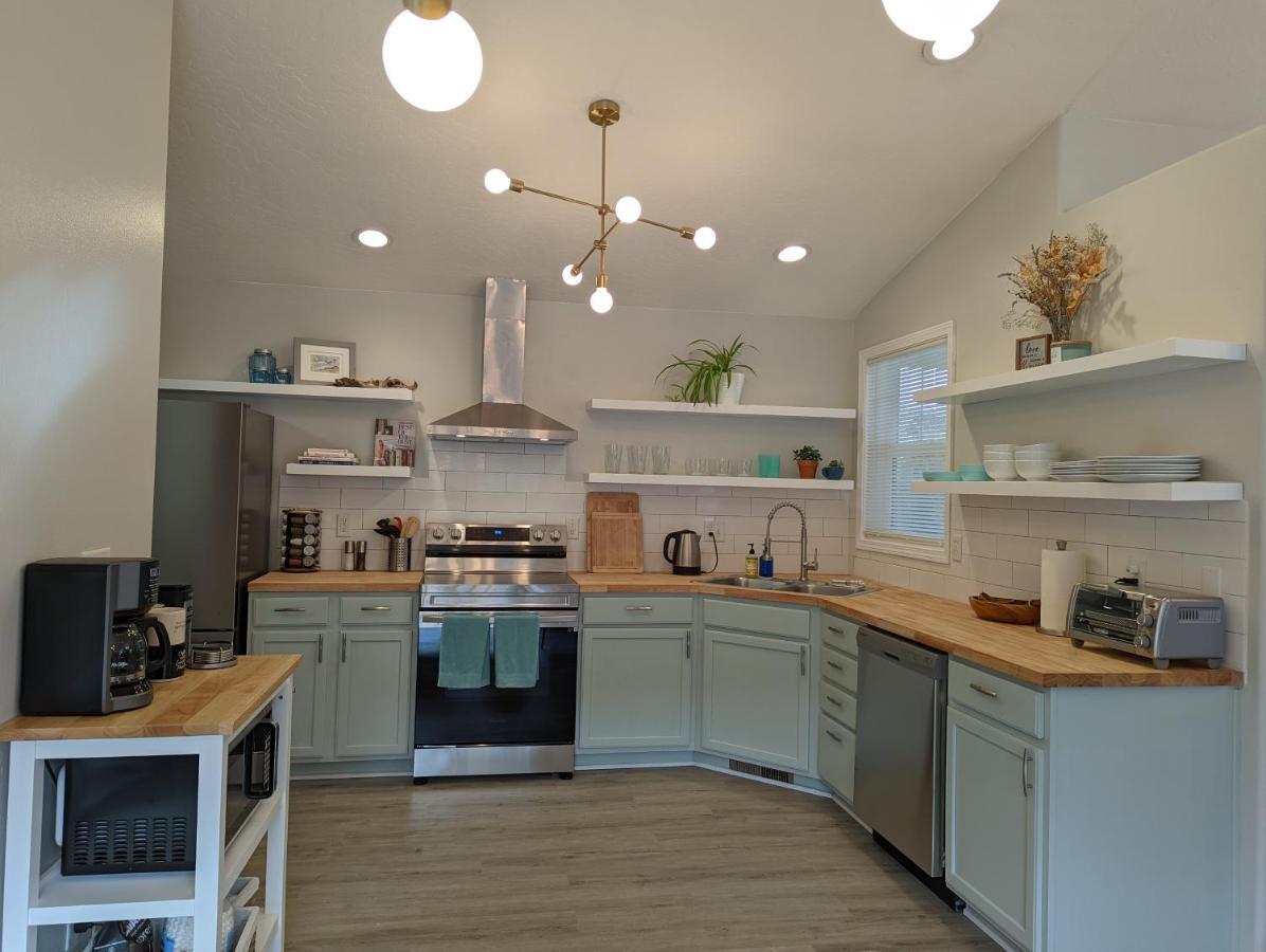 Contemporary 2-Bedroom Close To Downtown, Dining يوجين، أوريغون المظهر الخارجي الصورة